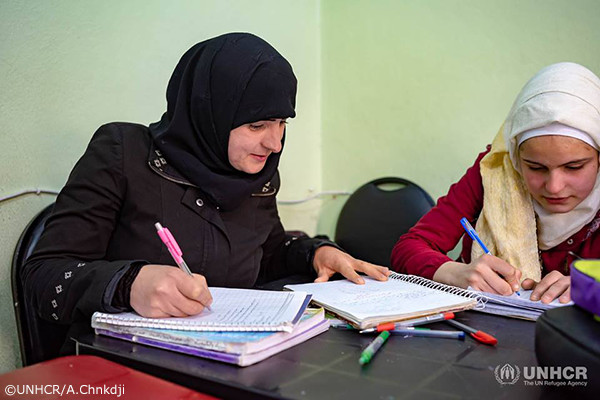 写真:勉学に励むエルハム