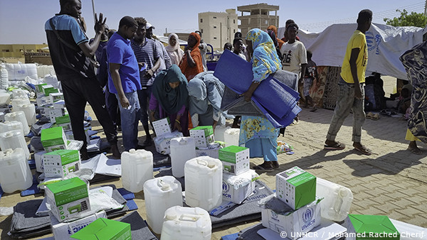 UNHCRの援助物資ト
