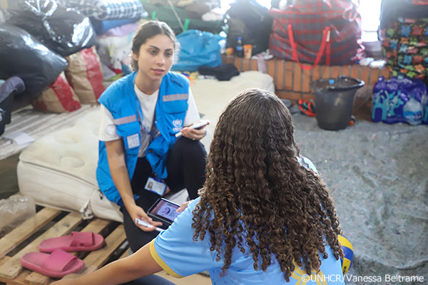 UNHCR職員による援助活動の様子